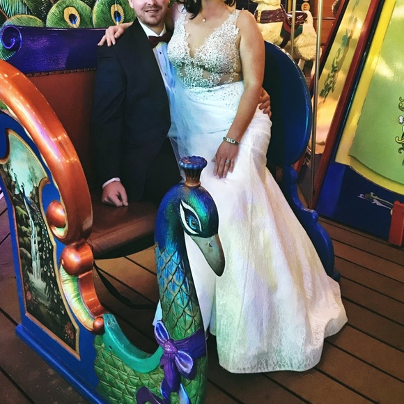 Illusion top wedding gown - Picture 1 of 3